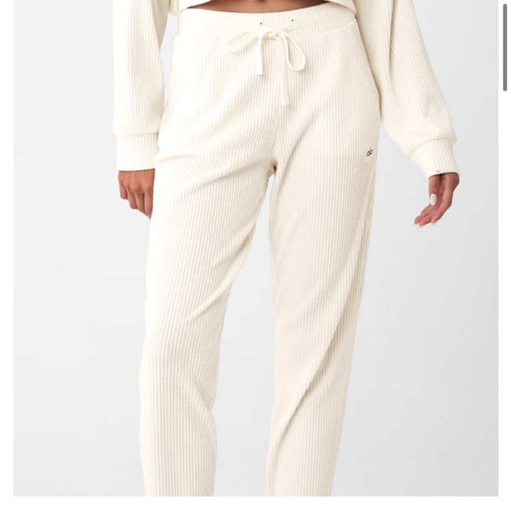 Alo muse sweatpants ivory